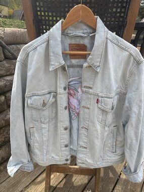 Levi's Light Blue Denim Jacket with Floral Embroidery. Wardrobe Staple!